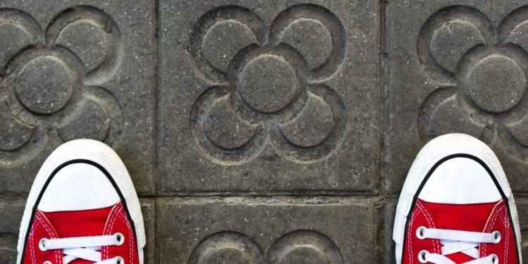 ¿Qué hay detrás de la similitud de baldosas de Bilbao y Barcelona?