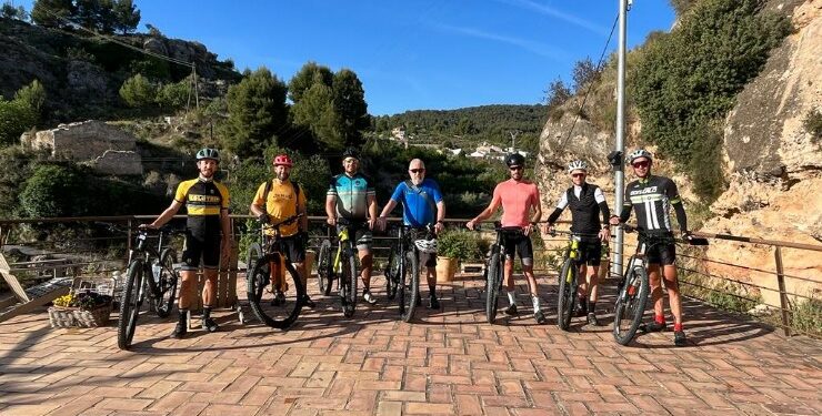 Agentes internacionales de viajes recorren la Región en bicicleta para conocer su oferta cicloturista