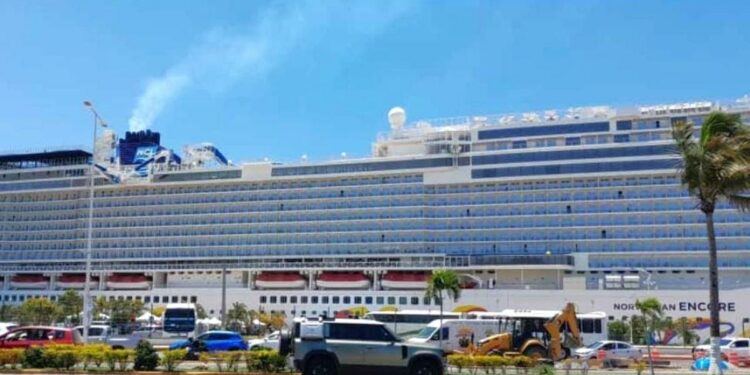 ¿Quién regula a los cruceros y los aviones?