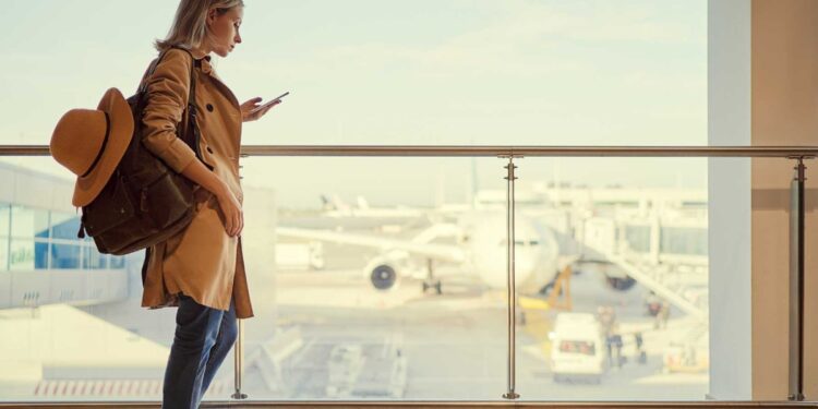 4 outfits que nunca debes usar en un viaje de avión
