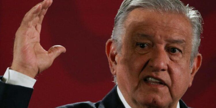AMLO sobre viajes de familia de Cresencio Sandoval