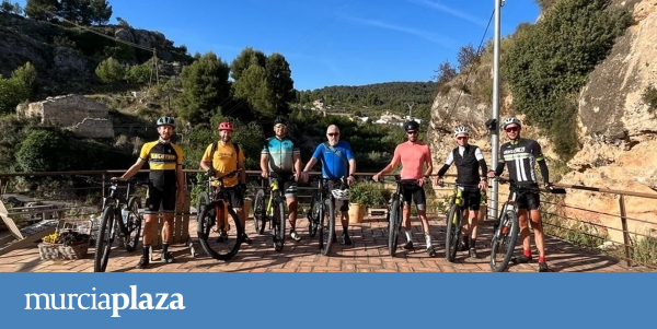 Agentes internacionales de viajes recorren la Región en bicicleta para conocer su oferta cicloturista