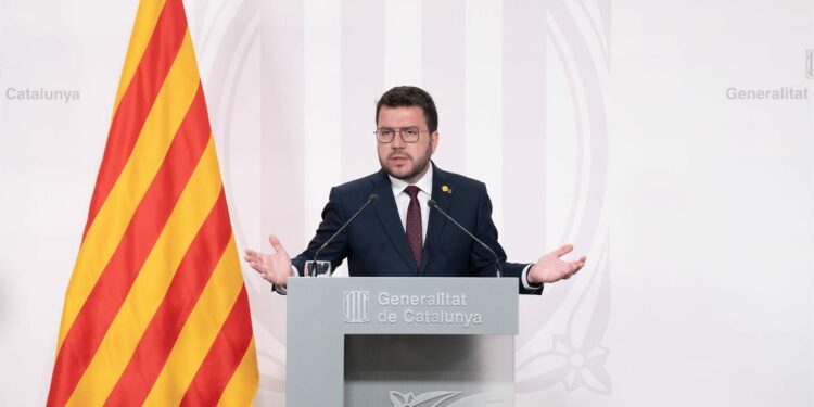 Aragonès se abre a estudiar límites a cruceros pero avisa que el Govern no puede restringirlos