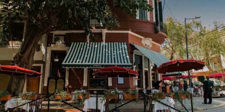 Así es Don Julio, el restaurante donde el astro fue asediado por fans en Buenos Aires – El Financiero