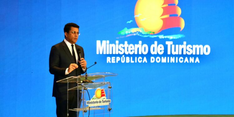 Collado dice mientras en otros países la seguridad se deteriora, aquí fortalecen Policía Turística