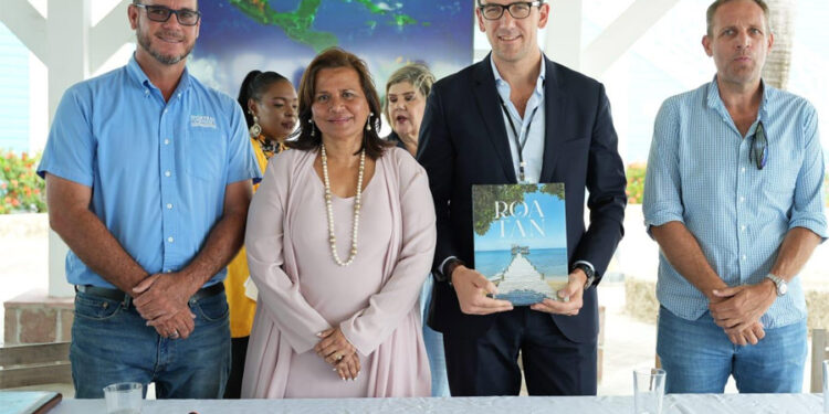 Con firma de convenio se mejora la recaudación por llegada de cruceros en Roatán
