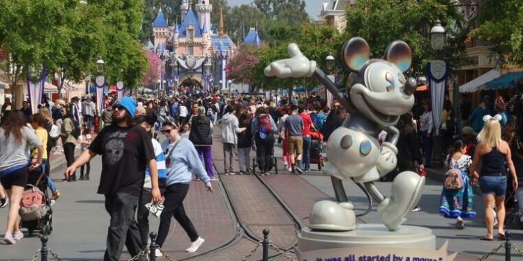 Disney inicia nueva oleada de despidos y First Republic Bank anuncia reducción de su plantilla