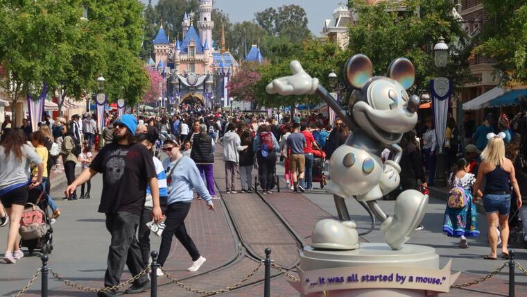 Disney inicia nueva oleada de despidos y First Republic Bank anuncia reducción de su plantilla