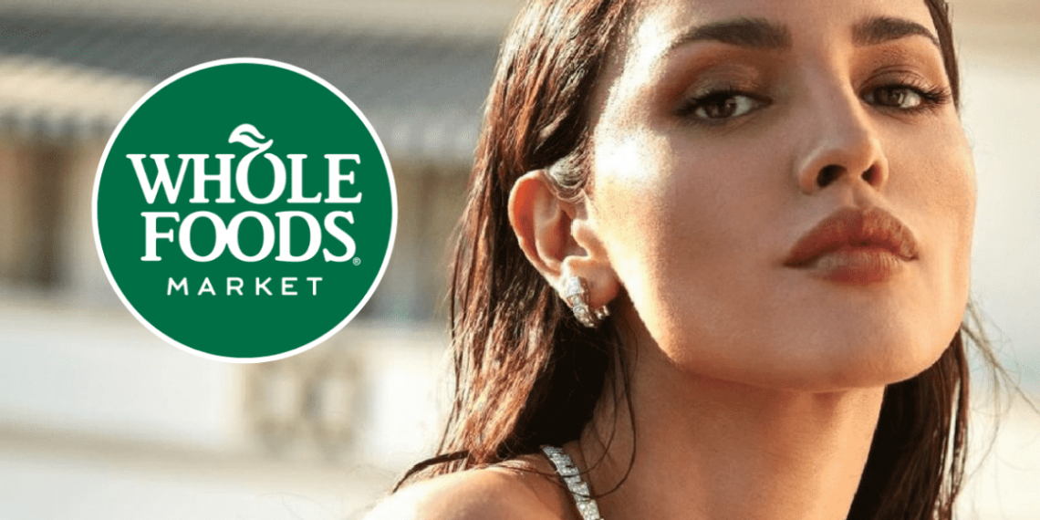 Eiza González compra algo de comida de un supermercado orgánico luego de ejercitarse en Los Ángeles