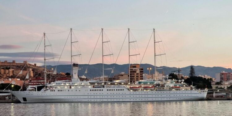 El Puerto de Almería inaugura su temporada de cruceros con el “Star Flyer”