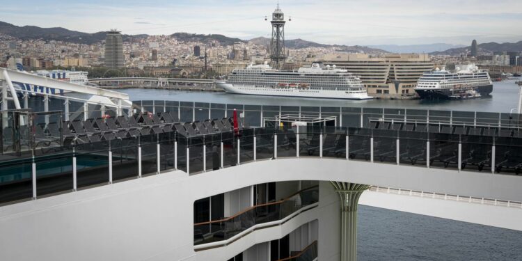 El Puerto de Barcelona prevé mantener el volumen de cruceristas pese al movimiento en contra | Cataluña