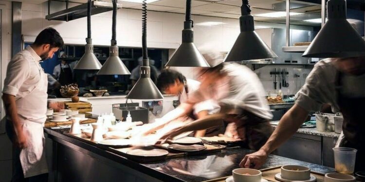 El mejor restaurante de lujo de Buenos Aires reabrió su local en Puerto Madero con cenas más accesibles