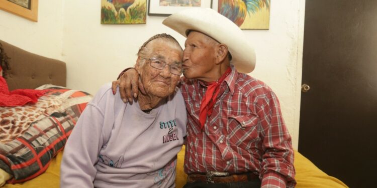 Entusiasma boda de Don Pancho y Doña Beba; organizan viajes a San Pedro de la Cueva para que turistas vayan a la fiesta | Noticias de México