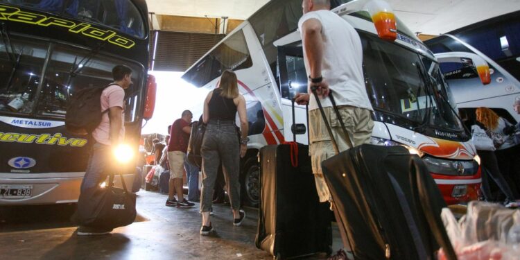 Las aseguradoras suman una tasa millonaria por los viajes de larga distancia