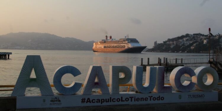 Llega a Acapulco el crucero MS Borealis