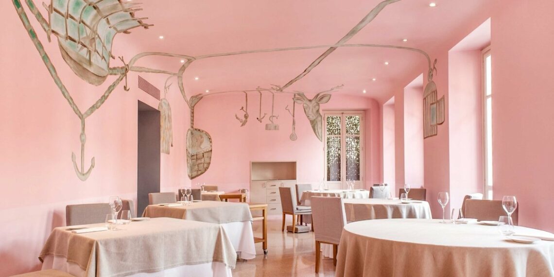 Comedor del restaurante italiano Piazza Duomo de Enrico Crippa
