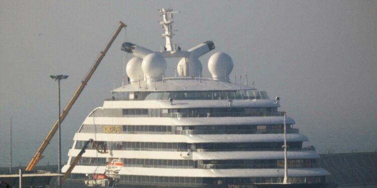 Los singulares buques de crucero que pasan por en el puerto de Málaga