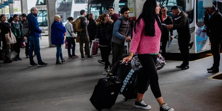 En 3 aos ya se inauguraron mejoras en 27 aeropuertos se reactivaron 19 servicios de tren y se est trabajando en 40 terminales de mnibus Foto archivo Diego Izquierdo