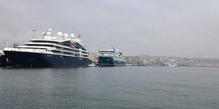 Tres cruceros de lujo con 1.200 pasajeros, este viernes en el Puerto de Santander