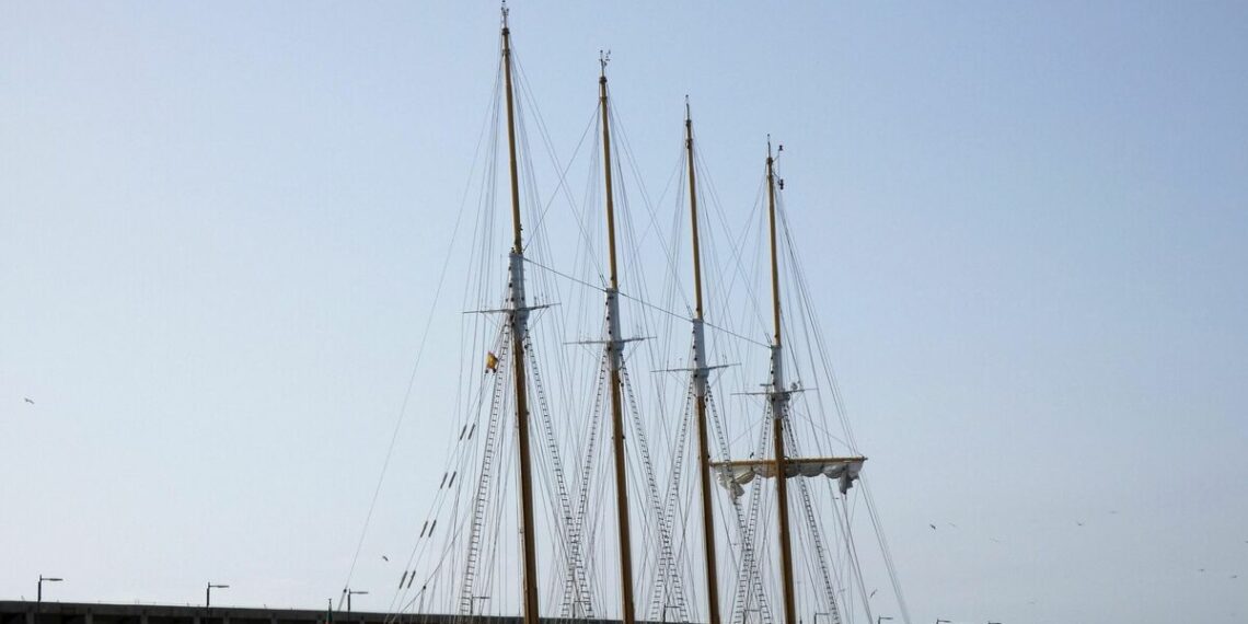 Viajes turísticos a bordo de un velero de 86 años