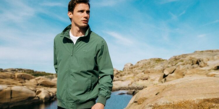 10 prendas Helly Hansen que puedes comprar ahora con rebajas dignas del Amazon Prime Day 2023