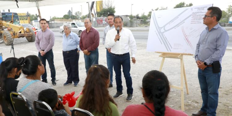 Construye Escobedo distribuidor vial en crucero