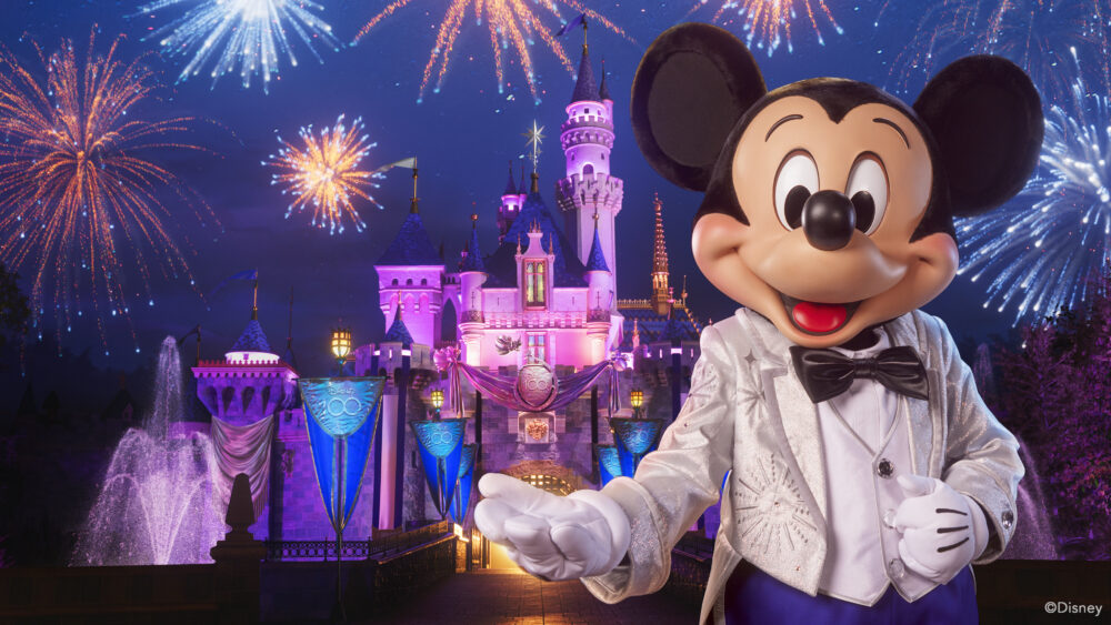 El ratón Mickey nos espera para disfrutar de Disneyland Resort en California en celebración de los 100 años de The Walt Disney Company (Disneyland Resort)
