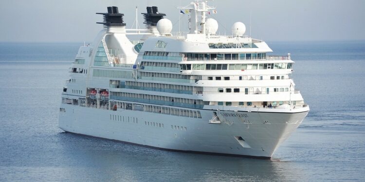 Descubren cámara dentro del baño de un crucero de lujo, grabó a más de 150 personas desnudas