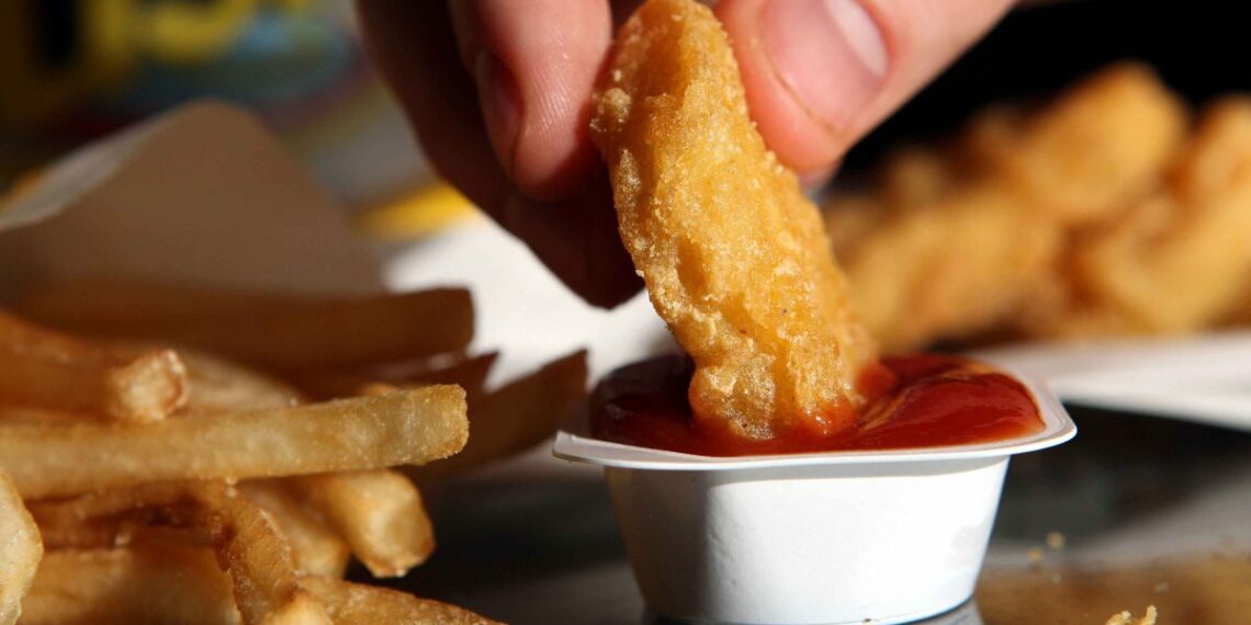 Padres demandan a McDonald’s por nugget de pollo caliente que quemó a su hija – Telemundo Phoenix/Tucson