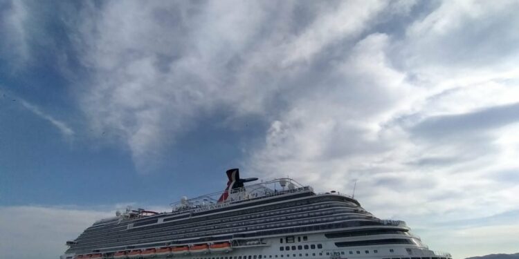 Cruceros dejan en Vallarta más de 34 mdd en primer cuatrimestre de 2023M