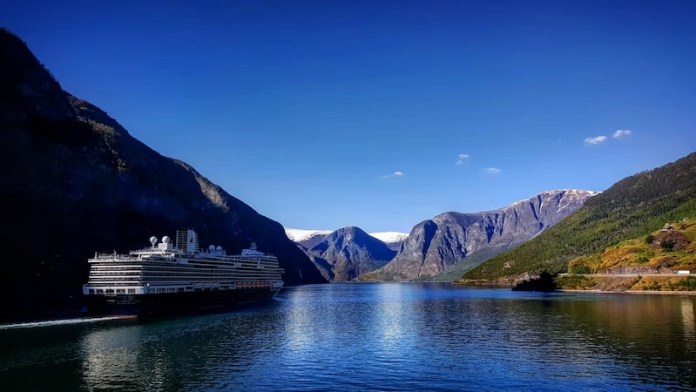 Los viajes completos de Holland America Line 2023 con acompañante-guía en español
