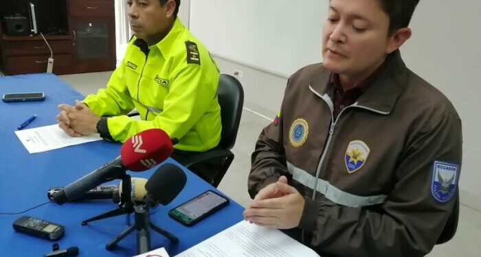 Los agentes de la Unidad de Trata de Personas y Tráfico de Migrantes de Quito realizaron los operativos en la ciudad de Ambato. Ellos informan de las actividades efectuadas. Fotos: Modesto Moreta