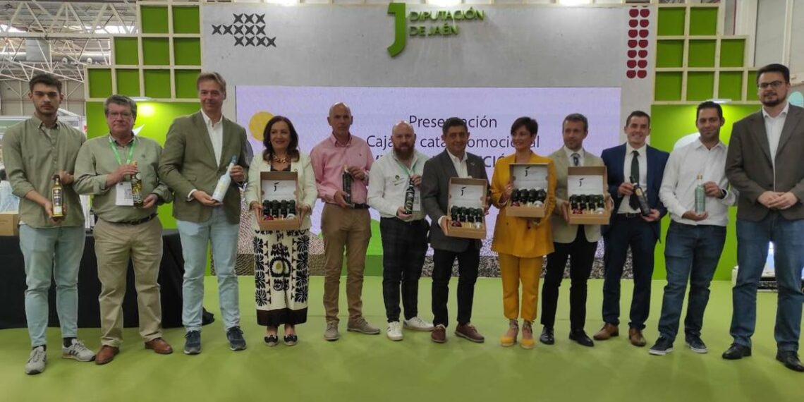 Aceites jienenses muy grandes a tamaño mini «para facilitar su cata»