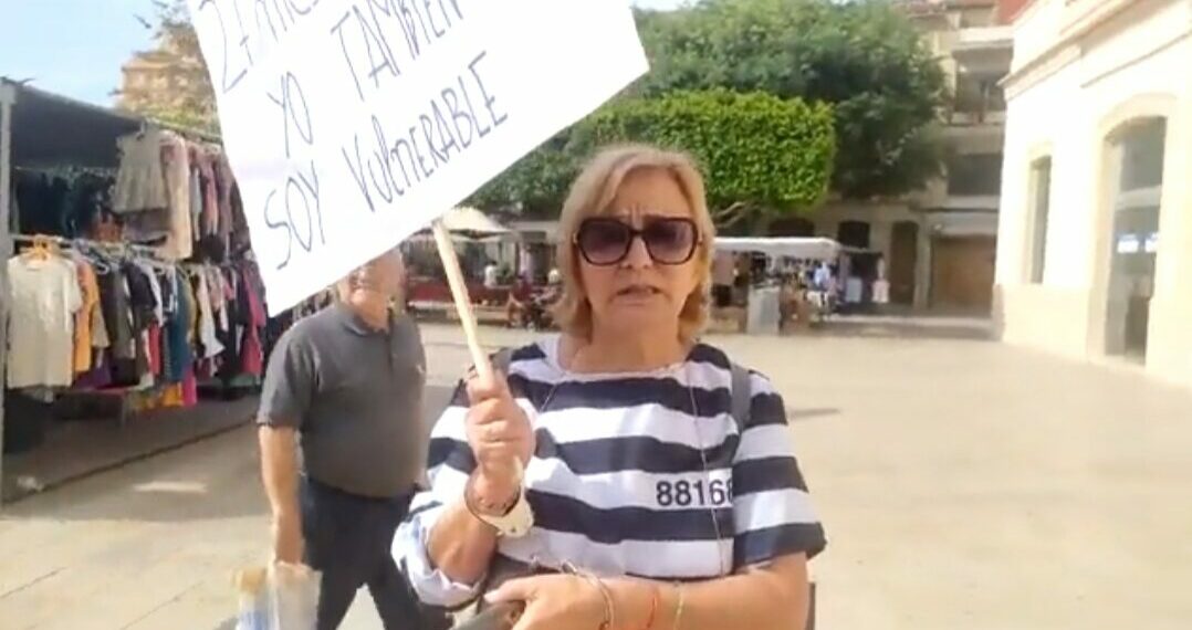 Alfafar activa sus servicios sociales para ayudar a una vecina afectada por una okupación