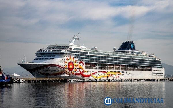 Arriba al Puerto de Manzanillo el crucero Norwegian Sun