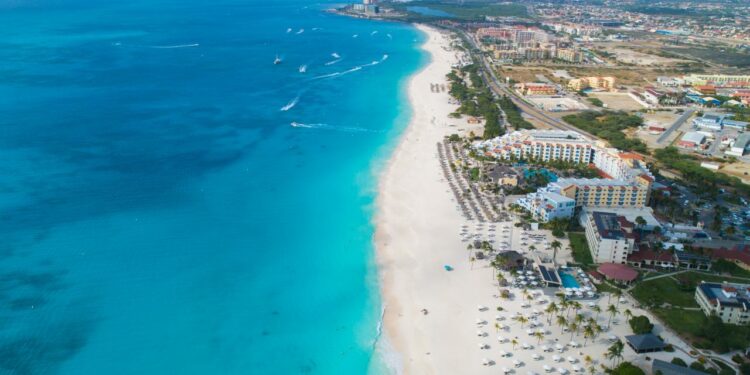 la isla de Ariba desde el aire, foto autoridad de turismo de Aruba