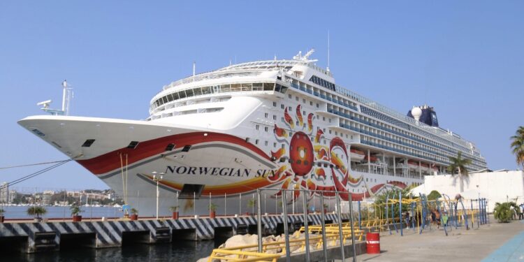 Atraca y zarpa el Norwegian Sun, último crucero de la temporada; se esperan 23 en la próxima  