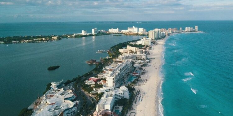 Cancún y Dominicana lideran las intenciones de viajes del verano