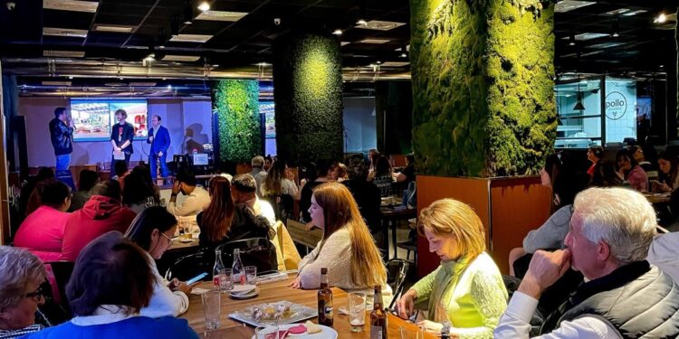 Centraldereservas.com celebra la "Travel Night" con la presencia del escritor Defreds y su CEO Ricardo Buil