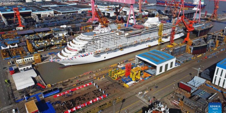 China anuncia nombre del primer gran crucero de construcción nacional