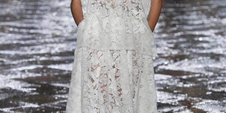 Cómo llevar botas trenzadas en tendencia según Dior Crucero 2024