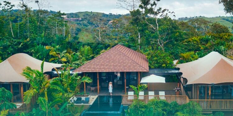 Cómo son los seis mejores hoteles en medio de la selva (uno está en las Cataratas)