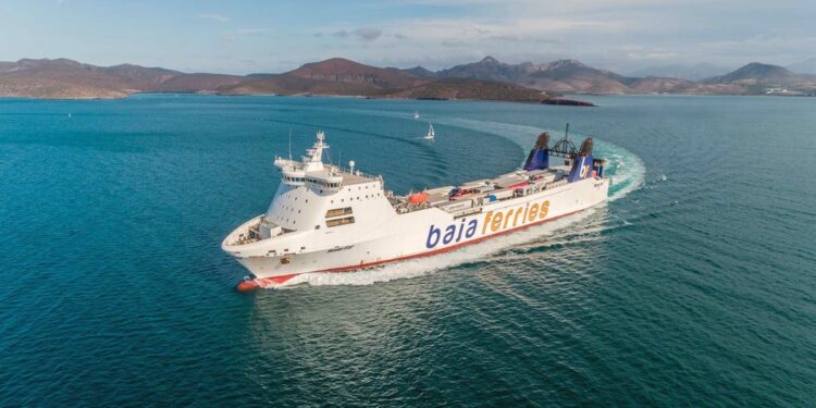 Conoce el ferry que te lleva a conocer Baja California Sur