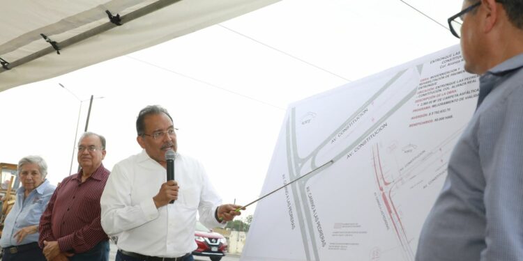 Construye Escobedo distribuidor vial en crucero conflictivo