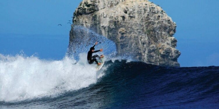Deportes acuáticos: Cinco playas que debes visitar algún día sí o sí por si quieres practicar surf en Latinoamérica