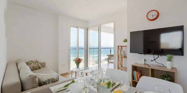 Apartamentos a pie de playa que admiten mascotas - El Campello, Alicante (España)