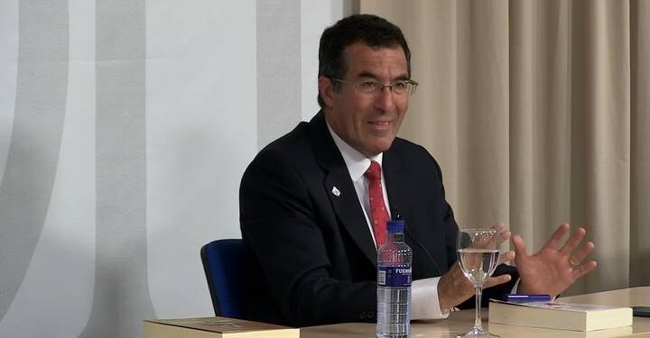 El Ayuntamiento de León atribuye su censura a la presentación de un libro en...