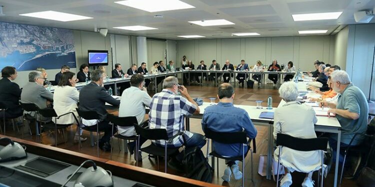 Asistentes a la reunión del Consejo para la Sostenibilidad de los Cruceros