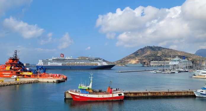 El Puerto de Cartagena recibe a los cruceros Aurora y Bolearis