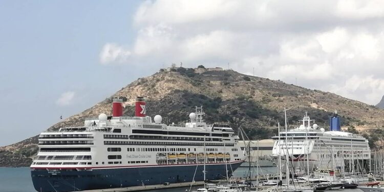 El Puerto de Cartagena recibe su tercera doble escala de cruceros de mayo